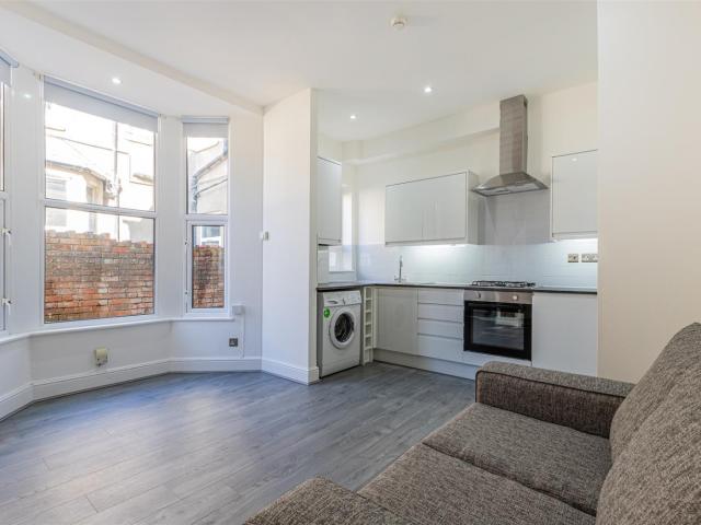 Apartment for rent in Plasnewydd, Falcon Lodge