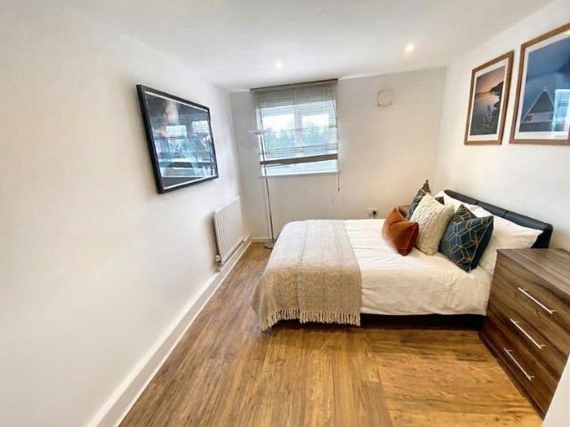 Apartment for rent in Silvertown, Greater London