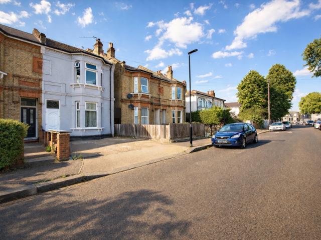 Apartment for rent in Upton, Greater London
