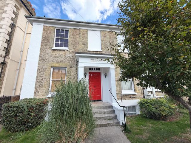 Apartment for rent in Oakfield, Ryde