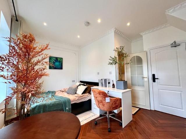 Apartment for rent in Temple Mills, Greater London