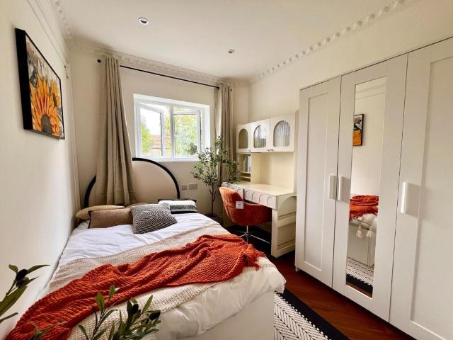 Apartment for rent in Temple Mills, Greater London