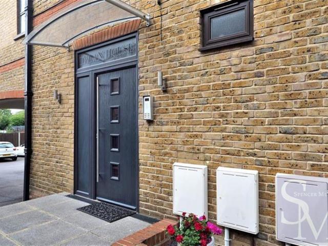 Apartment for rent in Ivy Chimneys, Epping
