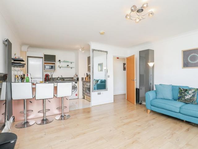 Apartment for rent in Lakenham, East Bank