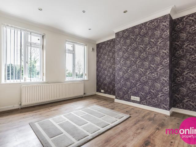 Apartment for rent in Broadfields, Greater London