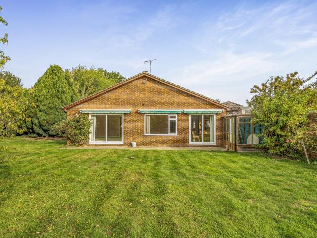 Apartment for rent in Stonebridge Green, Ashford