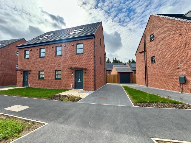 Apartment for rent in Austhorpe, Leeds