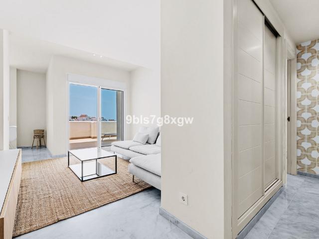 Apartamento en alquiler en Urbanización Puerto Estepona (Seghers), Costa del Sol Occidental