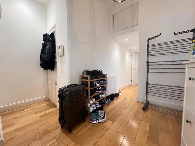 Apartment for rent in Victoria, Greater London