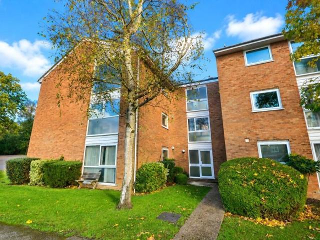 Apartment for rent in Fole, Surrey