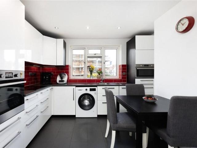 Apartment for rent in London Borough of Hounslow, Strand
