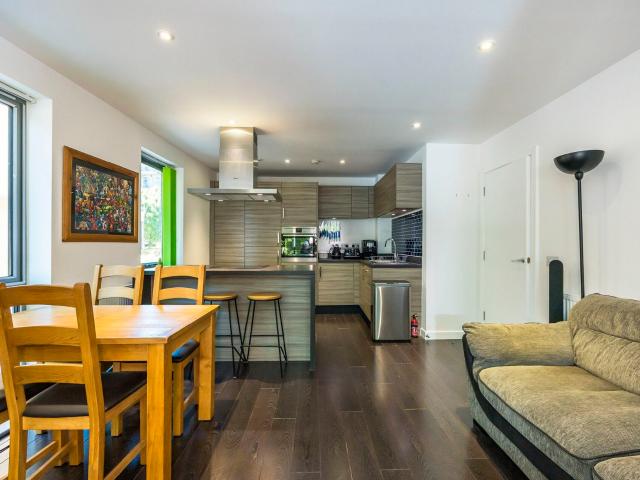 Apartment for rent in Poplar Grove, Greater London