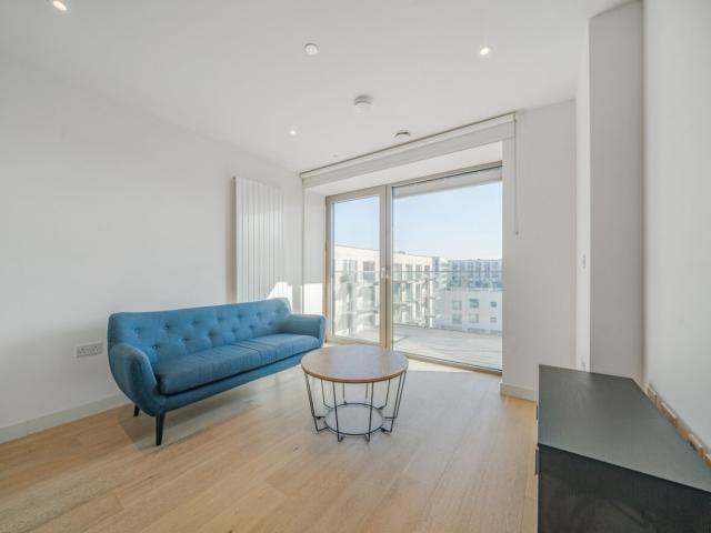 Apartment for rent in Royal Wharf, Greater London