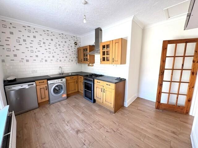 Apartment for rent in Roselands, Eastbourne