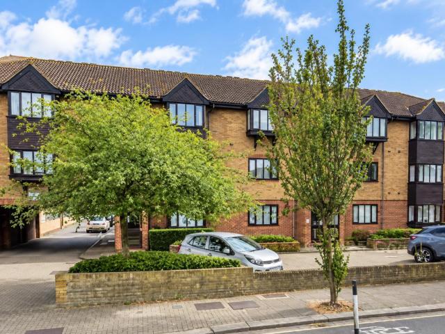 Apartment for rent in Freezywater, Greater London