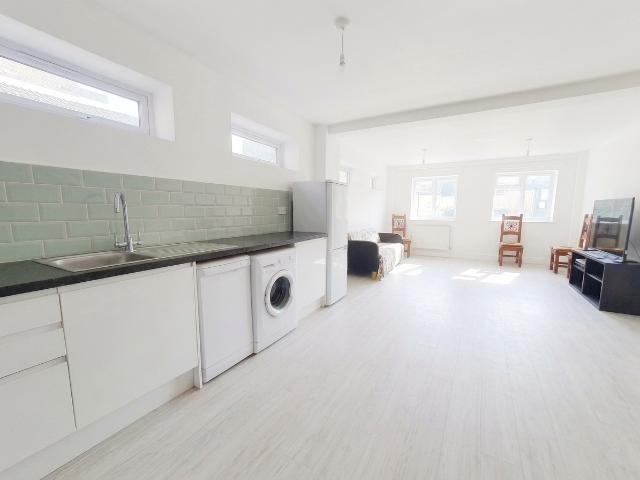 Apartment for rent in Greenhill, Greater London