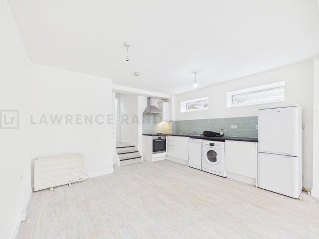 Apartment for rent in Greenhill, Greater London