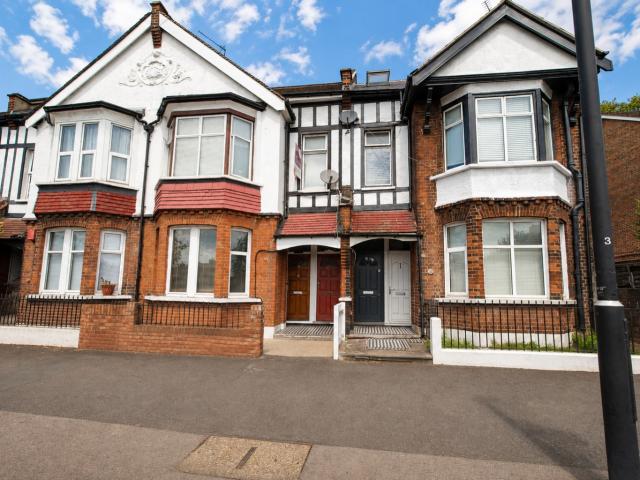 Apartment for rent in Maryland, Greater London