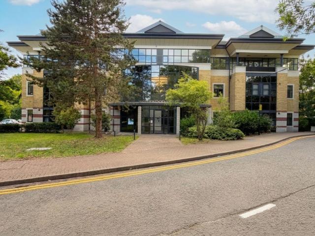 Apartment for rent in Cowley, Greater London