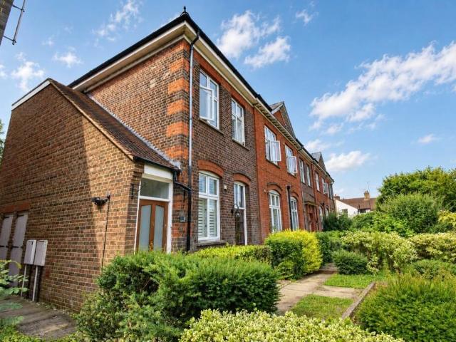 Apartment for rent in Holywell Estate, North Watford