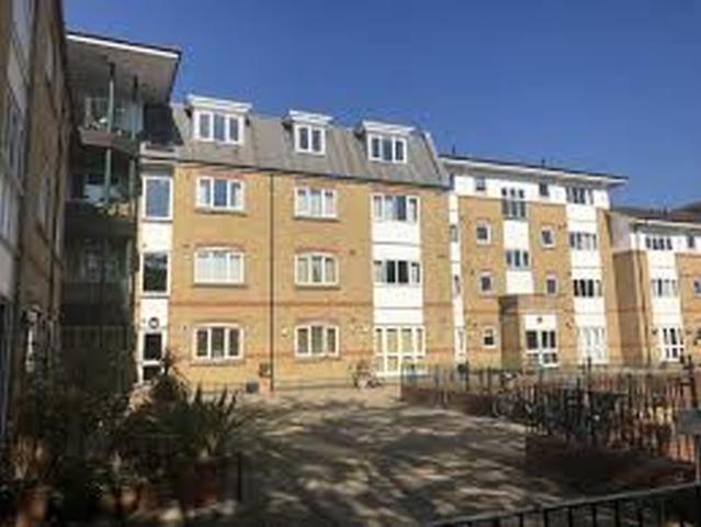 Apartment for rent in Widmore, Greater London