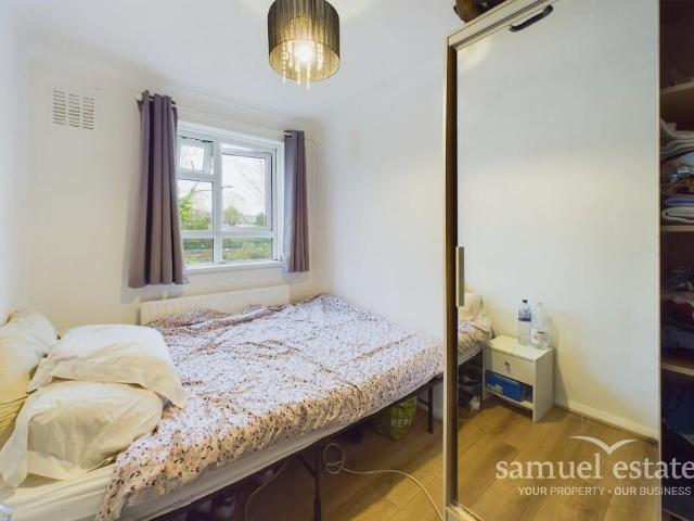 Apartment for rent in London Borough of Merton, Collier's Wood