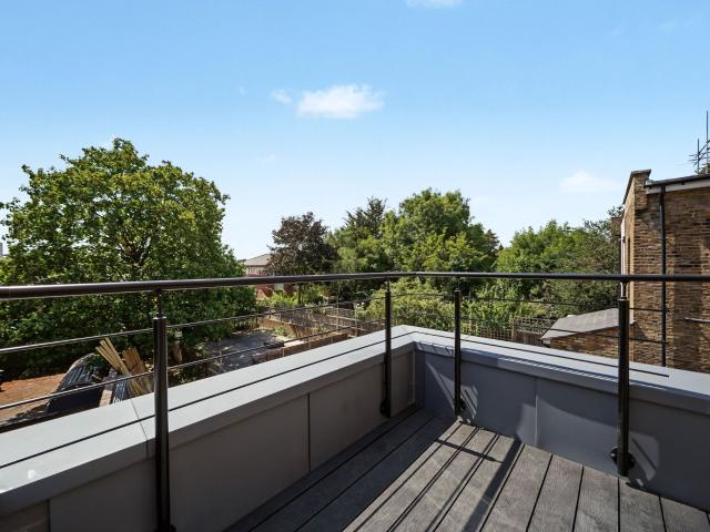 Apartment for rent in Brownswood Park, Stoke Newington