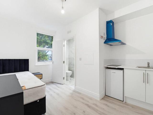 Apartment for rent in London Borough of Ealing, Greater London