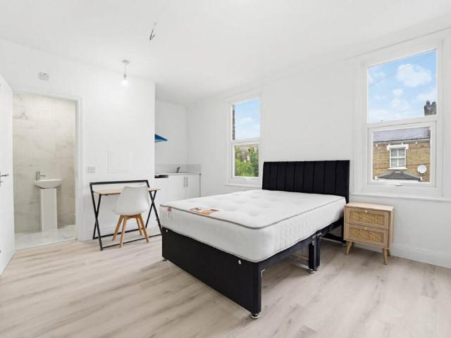 Apartment for rent in London Borough of Ealing, Greater London