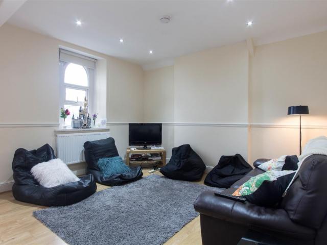 Apartment for rent in Maindy, Cardiff