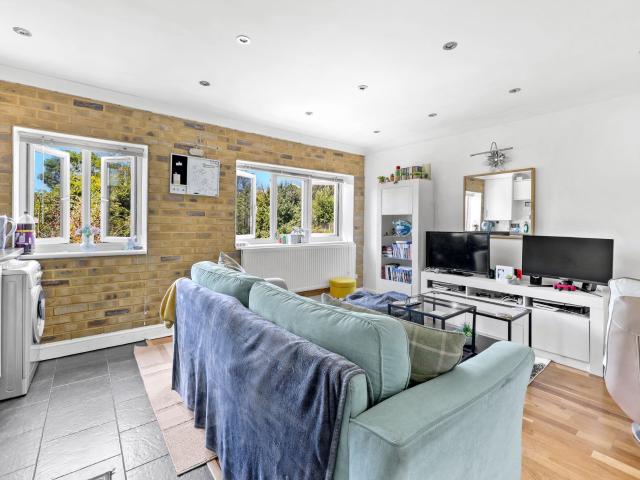 Apartment for rent in Debden Green, Epping