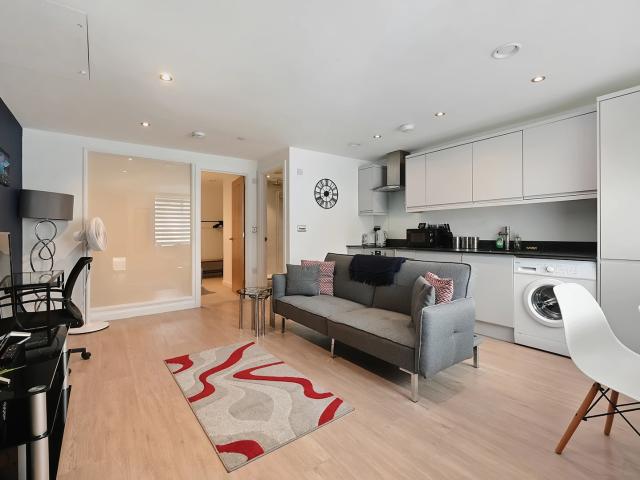 Apartment for rent in Horsell, Woking