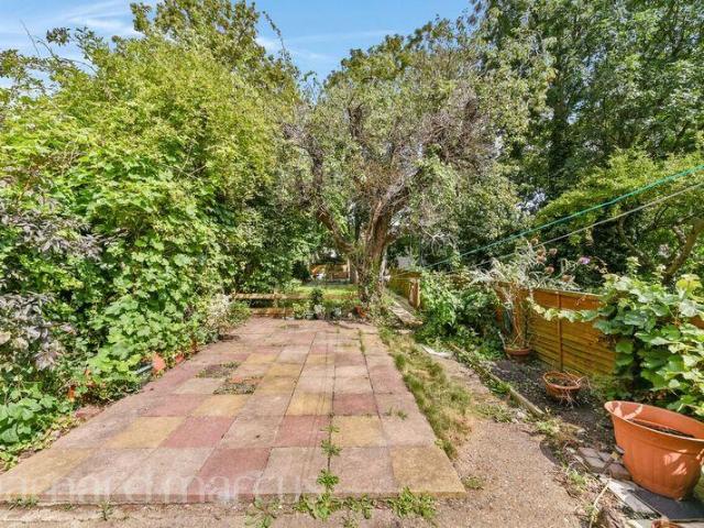 Apartment for rent in Seven Sisters, Greater London