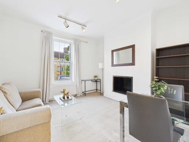 Apartment for rent in Brompton, Greater London