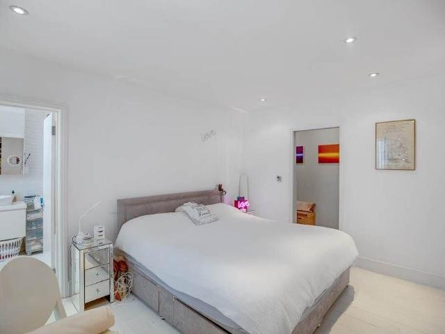 Apartment for rent in Brompton, Greater London