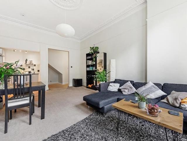 Apartment for rent in West Kensington, Greater London