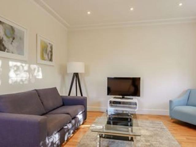 Apartment for rent in Brook Green, Greater London