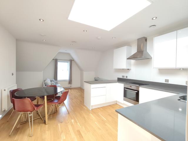 Apartment for rent in London Borough of Ealing, Park Royal