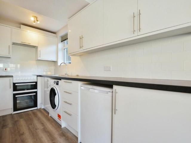 Apartment for rent in Fole, Surrey