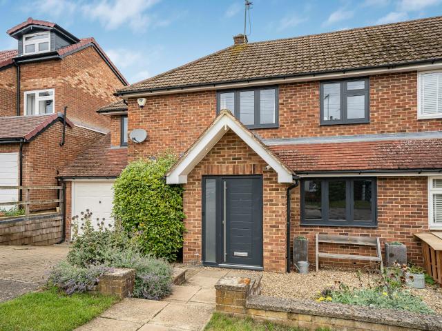 Apartment for rent in Five Acres, Hertfordshire