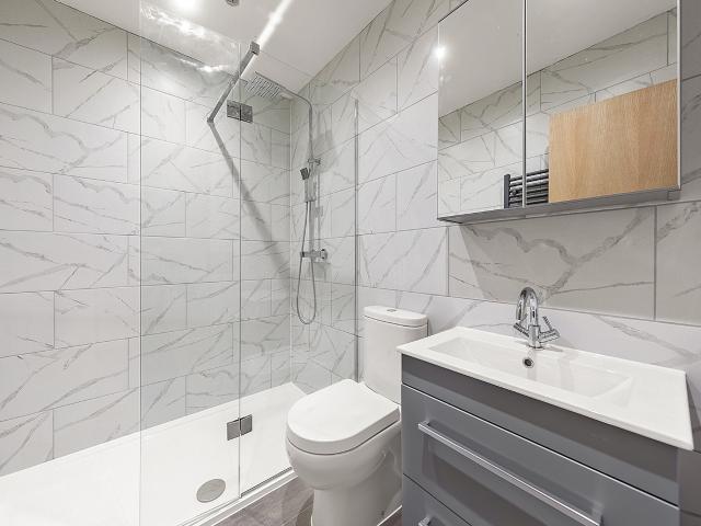 Apartment for rent in London Borough of Merton, Merton Park