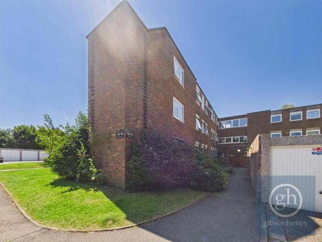 Apartment for rent in Northwood, Greater London