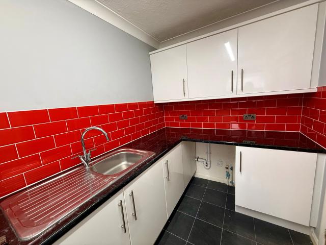 Apartment for rent in Perryfields, West Sussex