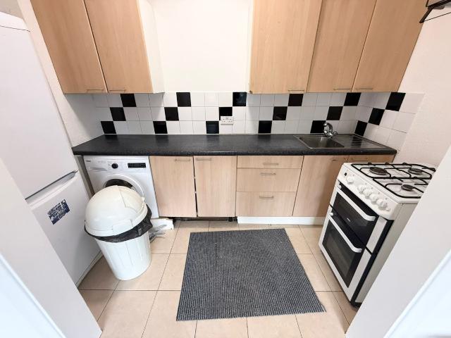 Apartment for rent in Freezywater, Greater London