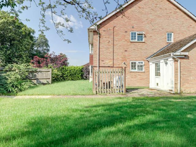 Apartment for rent in Hatching Green, Five Acres