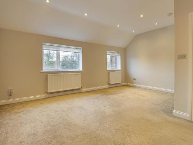 Apartment for rent in Five Acres, Hertfordshire