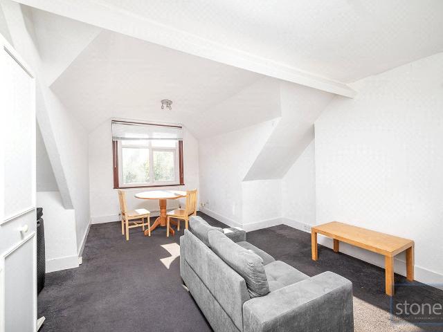 Apartment for rent in Woodside Park, Greater London