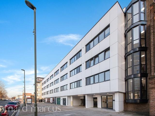 Apartment for rent in Whetstone, Oakleigh Park