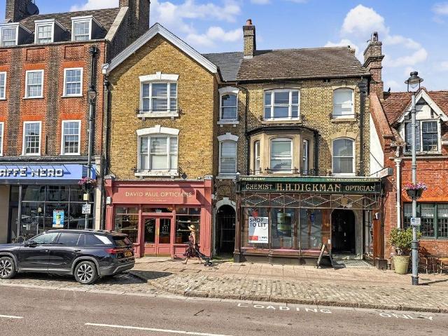 Apartment for rent in Ashlyns Estate, Pouchen End