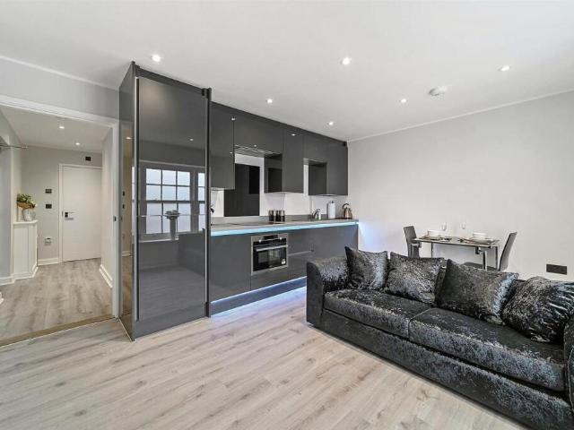 Apartment for rent in Sunnymede, Billericay